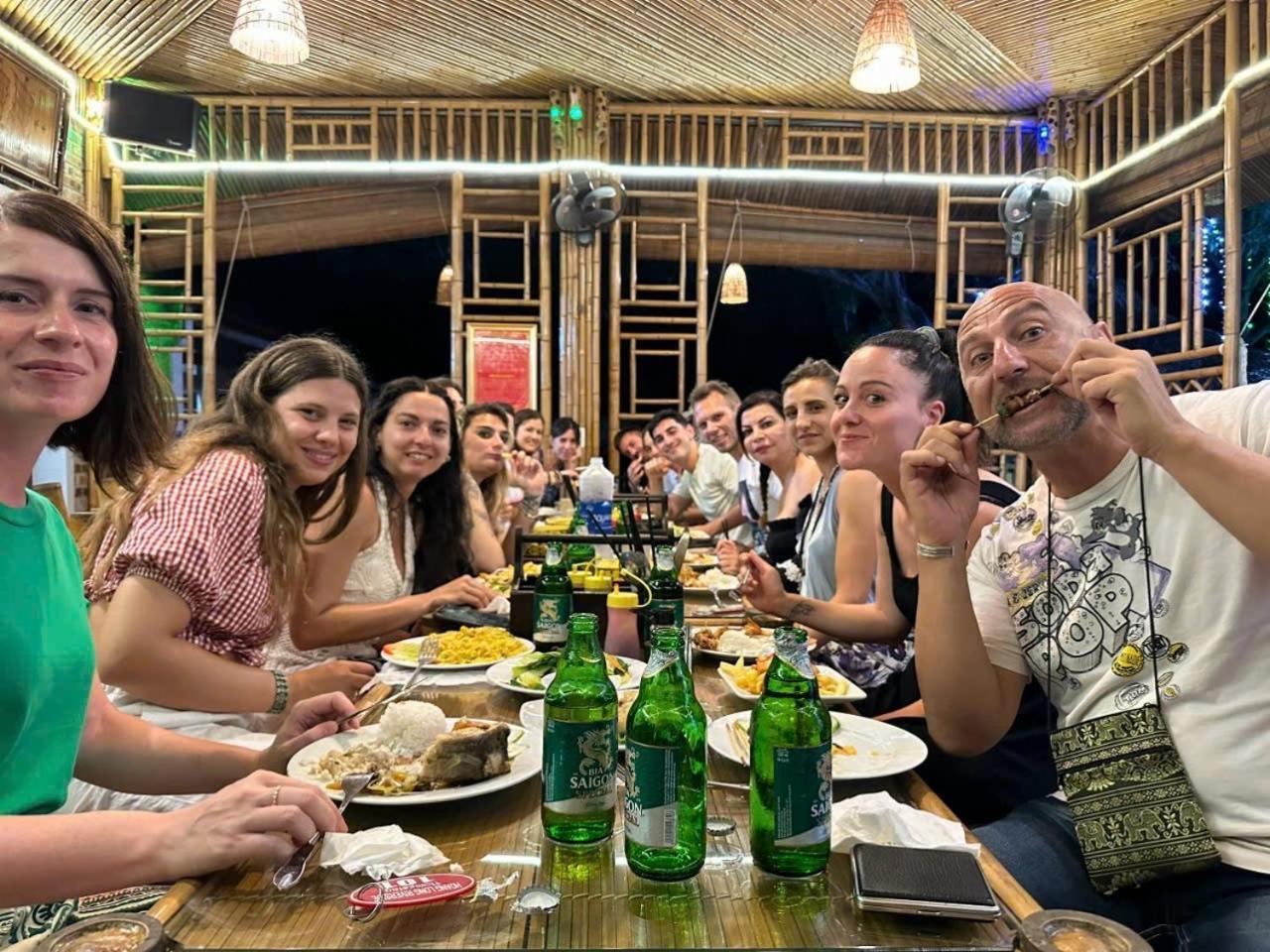 Hoanglong Riverside Homestay Ніньбінь Екстер'єр фото