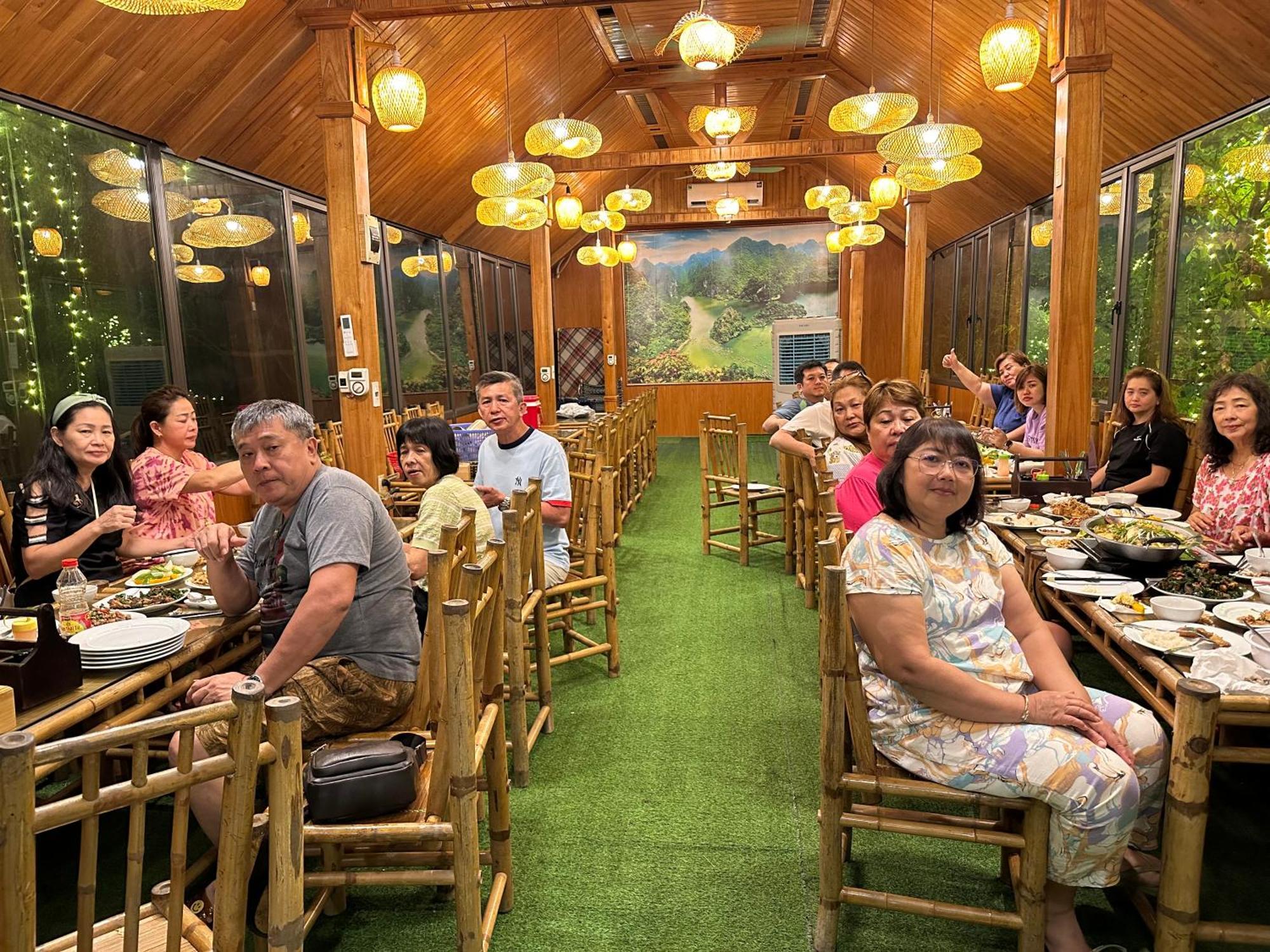 Hoanglong Riverside Homestay Ніньбінь Екстер'єр фото